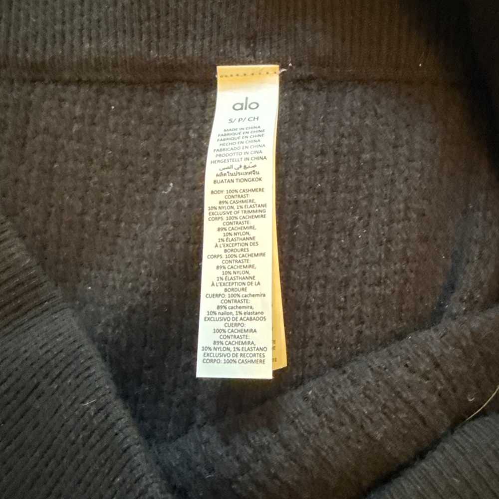 alo yoga Cashmere Plush Waffle Cropped long Sleeve Sweater size S - Picture 9 of 10